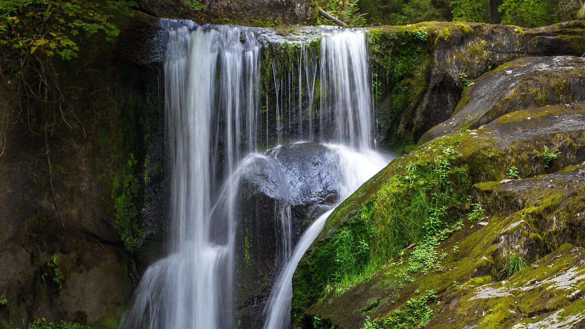 Wasserfall Hintergrund Slider